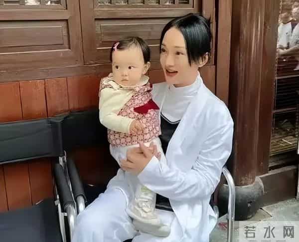 钱再多有什么用?50岁周迅的现状,给所有中年女性提了个醒