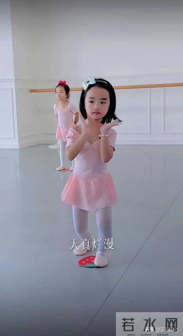 海哈金喜和李亚鹏离婚后 3岁女儿首出镜 情绪低落 长大想成为舞蹈家