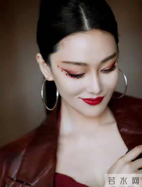 张馨予——烈焰红唇,火辣身材,性感黑丝