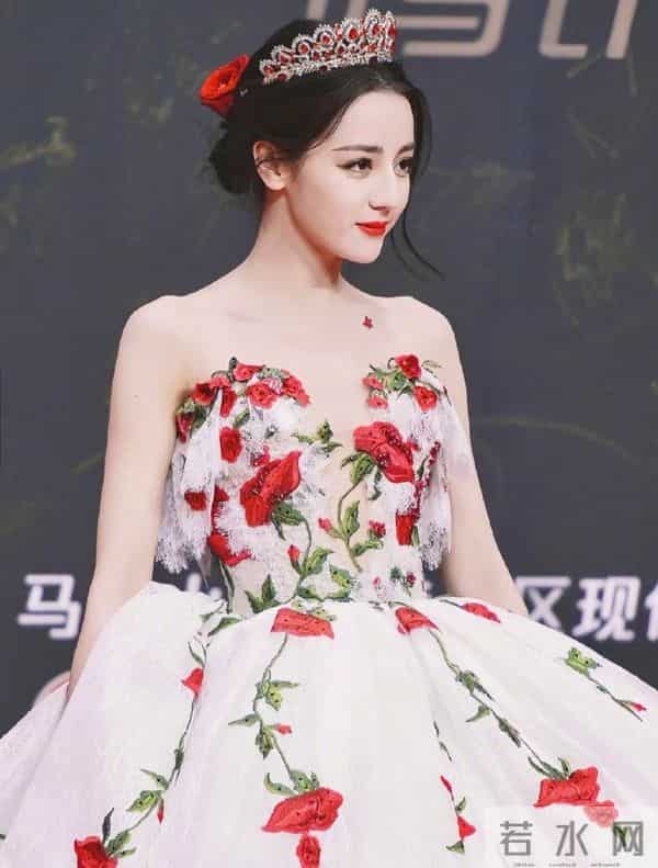 咳嗽俩月没治好!33岁迪丽热巴被爆病情加重,给所有女星提了个醒