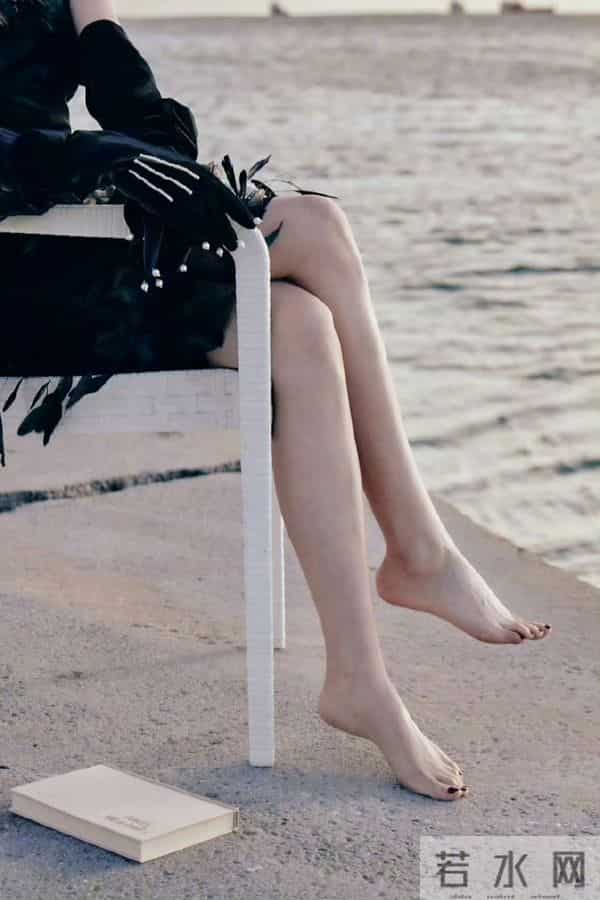 张馨予裸足美照