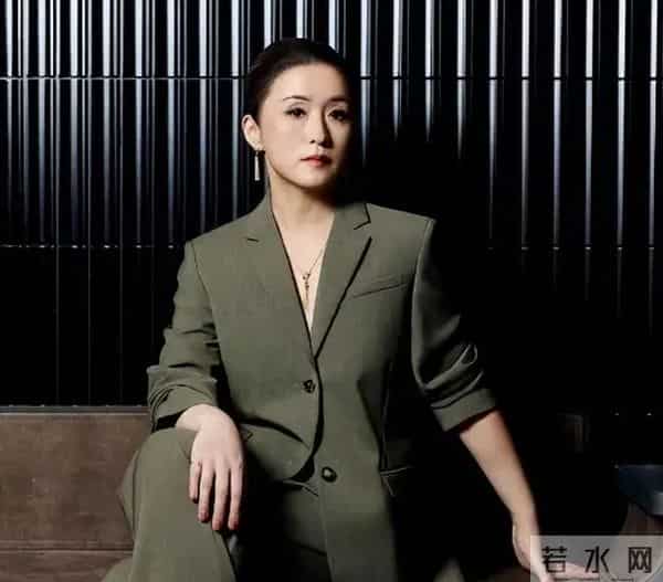 秦雯喜提蓝底白字!袭警、捞人真相大白,网友-吹牛不犯法但丢脸