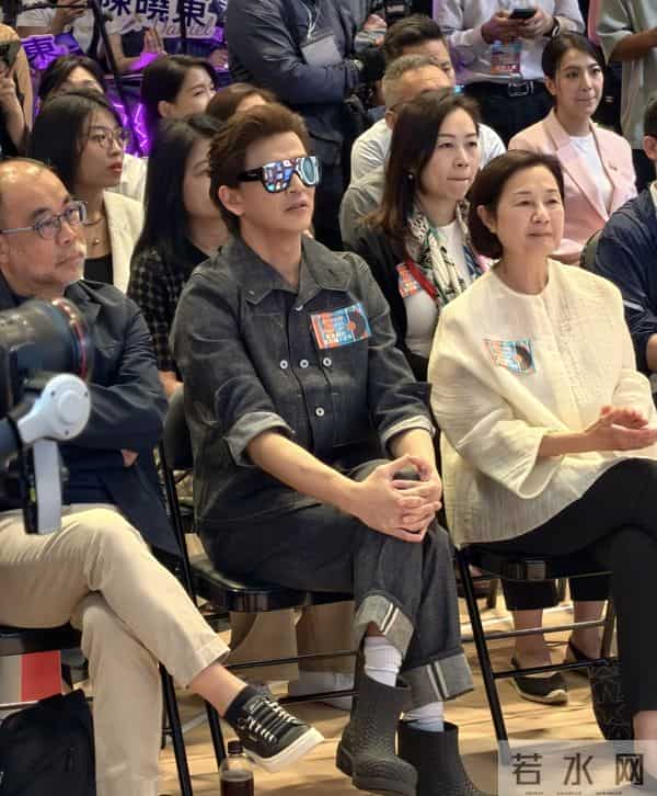 香港知名男星近况曝光！出席活动眼睛浮肿，面部僵硬被指整容过度