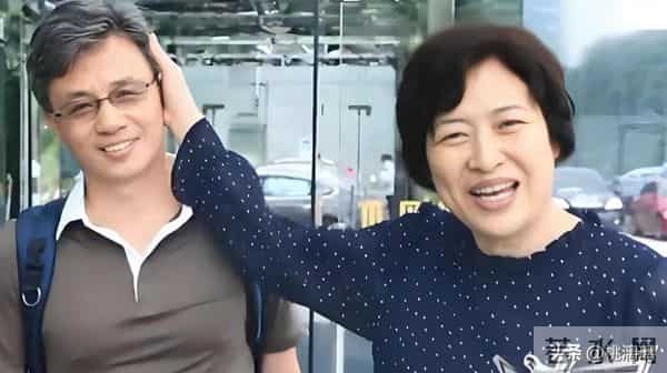 原来他们是夫妻,恩爱四十年零绯闻,如今靠《四喜》又火了