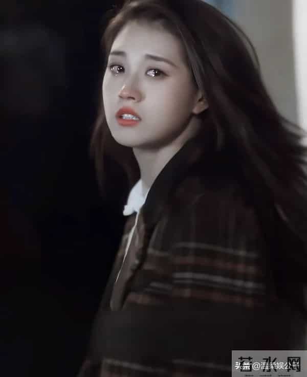 看到郭宇欣跑龙套旧照,站杨紫身边一点不输,才知啥叫小红靠捧