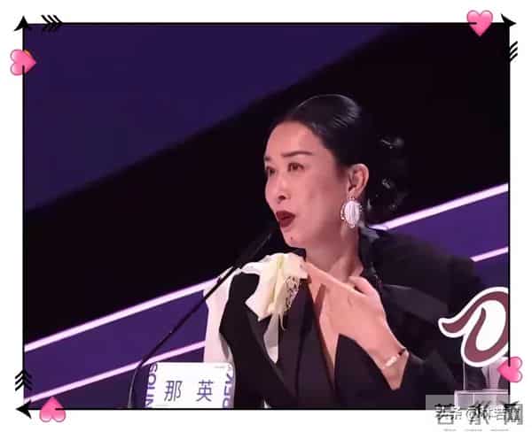 57岁那英，现身长沙机场被偶遇，一身休闲装扮，松弛感十足！