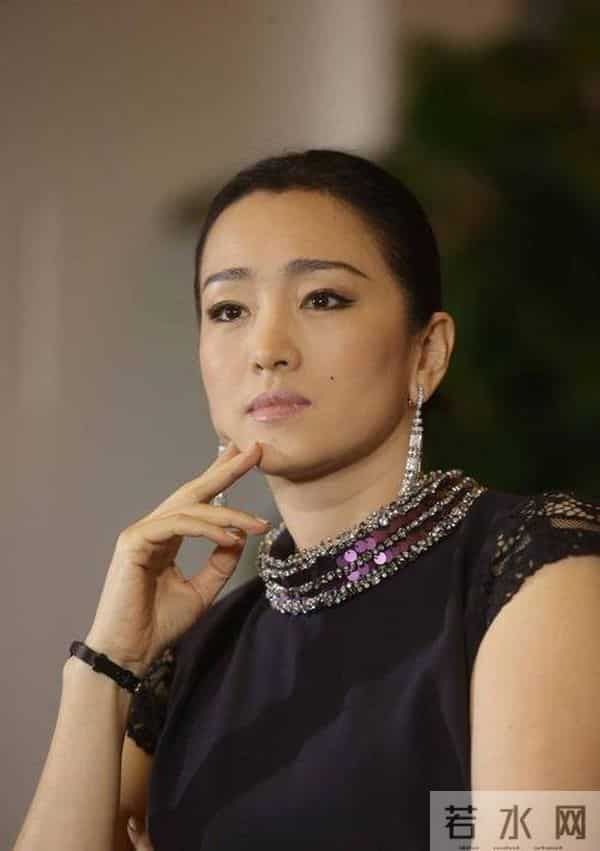 卡地亚这一夜,人情世故、江湖地位,在巩俐身上体现得淋漓尽致