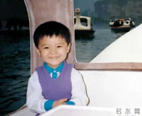 关系藏不住了！鹿晗为陈赫庆生，与关晓彤之间的感情不言而喻