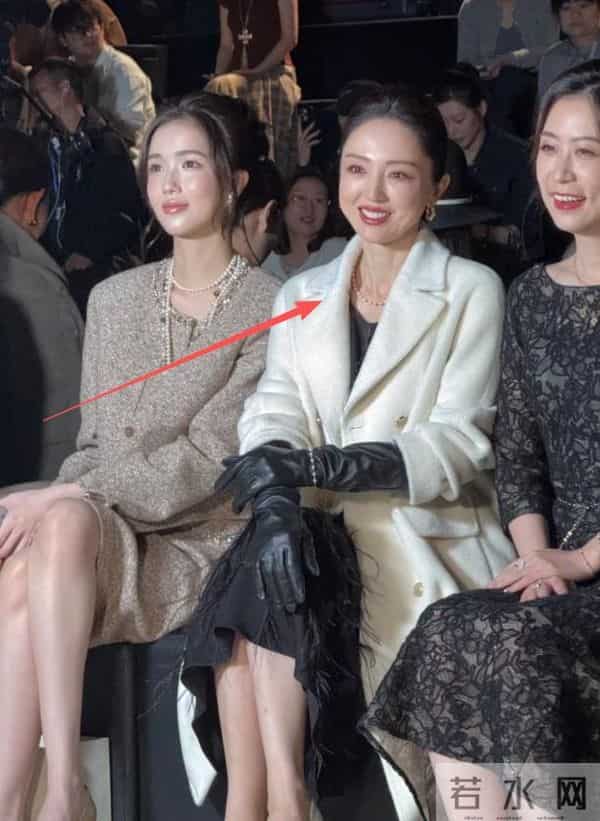 董璇回应婚礼餐标67元，生图脸肿又僵不屑，大聊婚后生活合不拢嘴