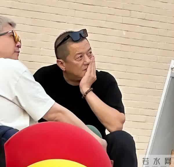 海哈金喜离婚后晒女儿！3岁夏夏哄妈妈开心，新家一地玩具显拥挤