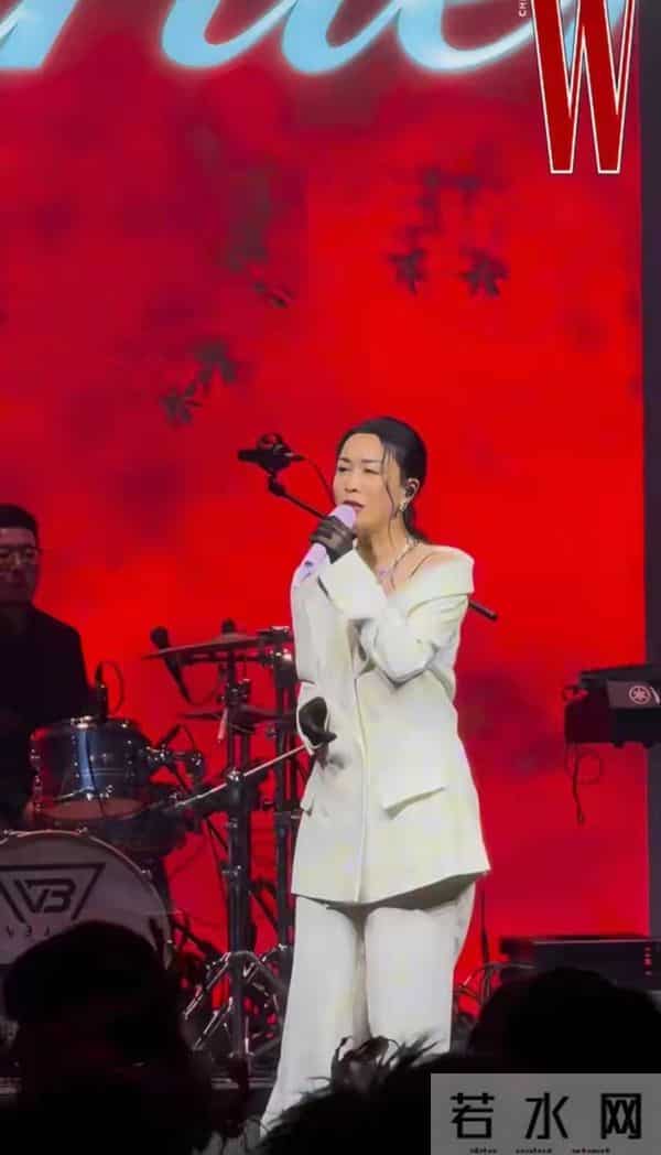 卡地亚晚宴,妖艳四射的巩俐和宋佳,败给了全“裹”出镜的郭晶晶