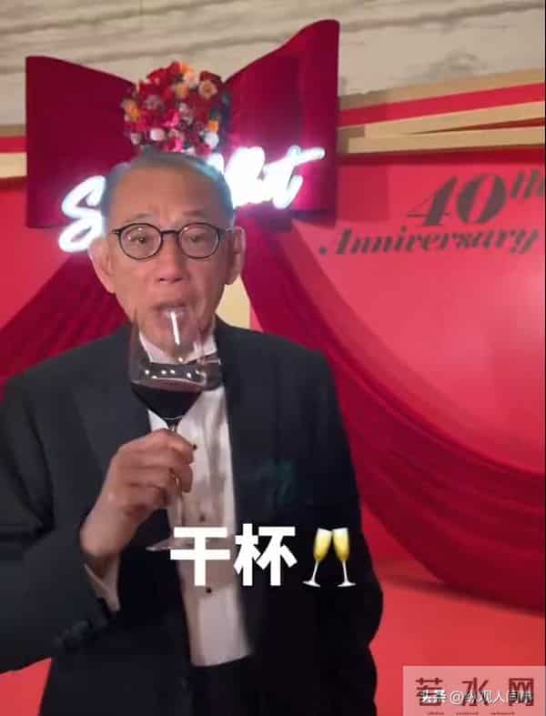 霍汶希曝英皇负债仍坚挺的真相：杨受成像爸爸，艺人全都是一家人