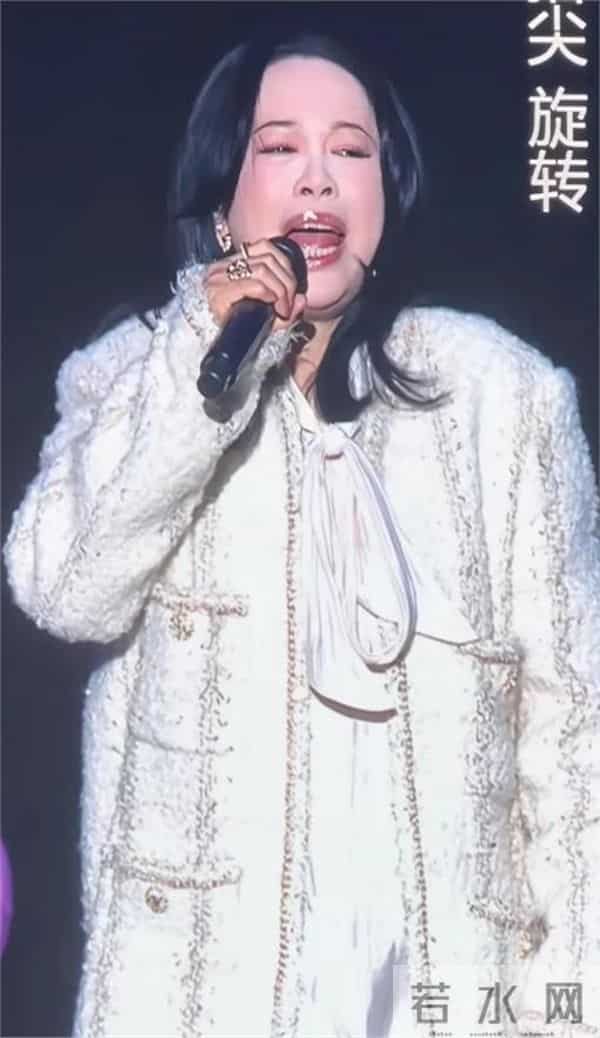 57岁黄绮珊疑似胖到180斤双下巴身材臃肿两年前90斤减肥反弹严重