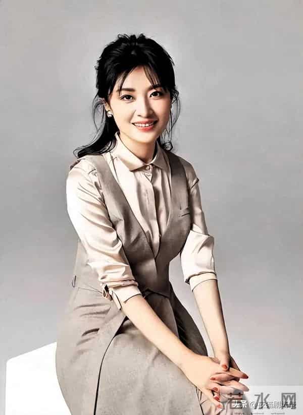 从“央视一姐”到离婚女性，坦言：12年婚姻只剩痛苦