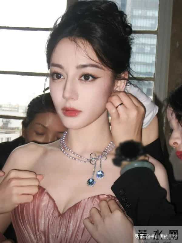 33岁迪丽热巴病情加重，部分工作取消，知情人回应现状