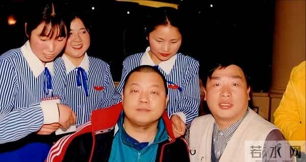 臧天朔的悲哀:生前向母亲跪地忏悔,死后妻子将80岁老母告上法庭