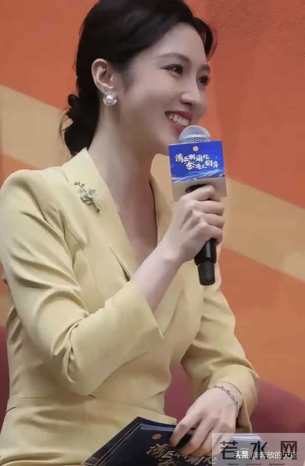现在中央第一才女,颜值不输中央所有女主持人!