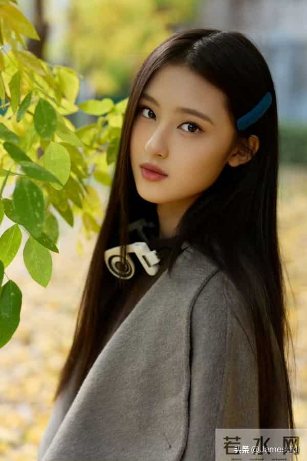 美人胚子 张婉儿 且自带仙气的 妈生脸 精致五官如小巧琼鼻 标志性梨涡