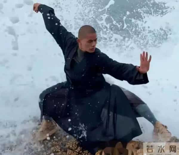 官方报道！李连杰脱衣辟谣“换心脏”传闻，原来我们都被骗了