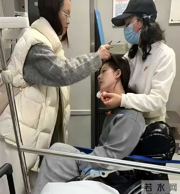 钱再多有什么用？迪丽热巴病情重到连夜停工，路透面色惨白瘦脱相