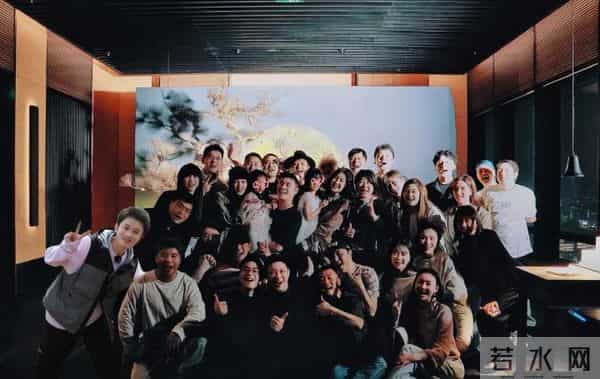 关系藏不住了！鹿晗为陈赫庆生，与关晓彤之间的感情不言而喻