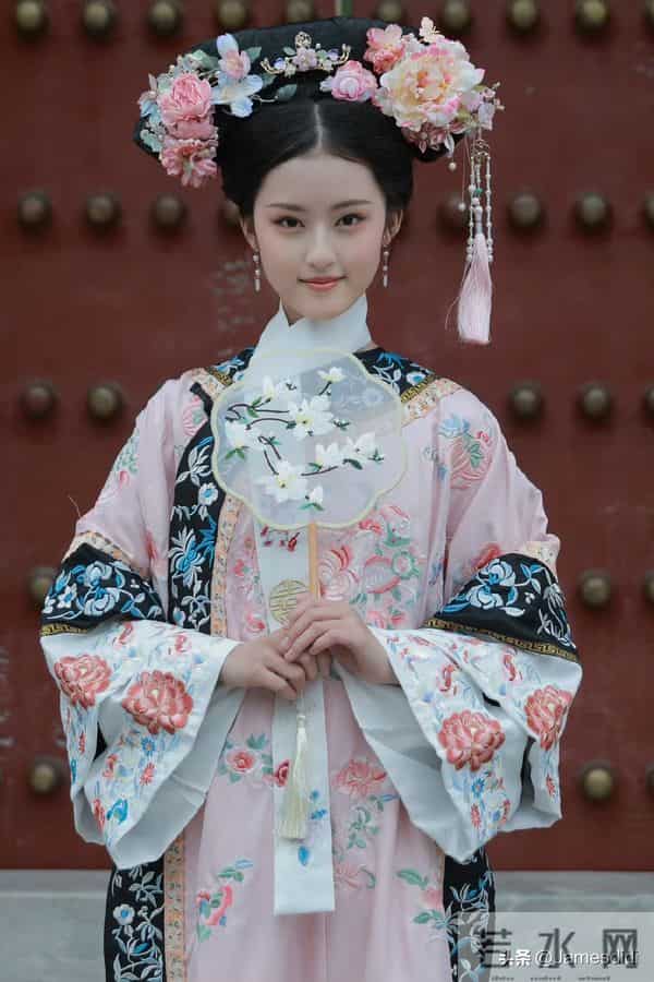 美人胚子 张婉儿 且自带仙气的 妈生脸 精致五官如小巧琼鼻 标志性梨涡