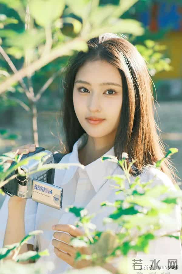 美人胚子 张婉儿 且自带仙气的 妈生脸 精致五官如小巧琼鼻 标志性梨涡