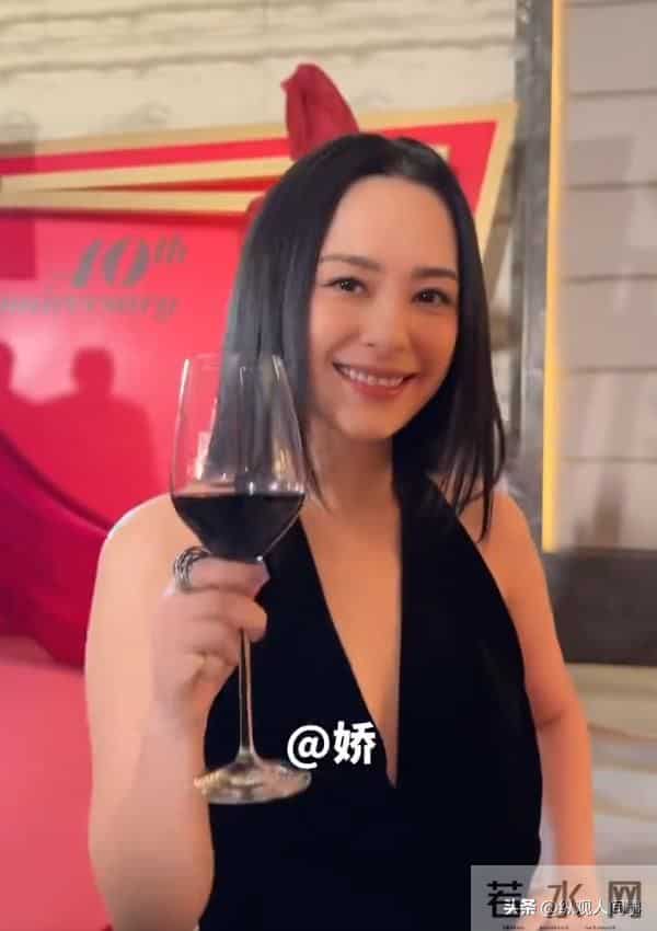 霍汶希曝英皇负债仍坚挺的真相：杨受成像爸爸，艺人全都是一家人