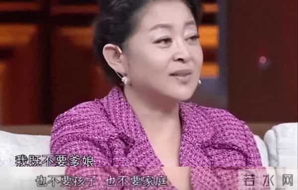 66岁倪萍回应整容传闻,曾卧床3年不动, 如今徒步上山令人羡慕