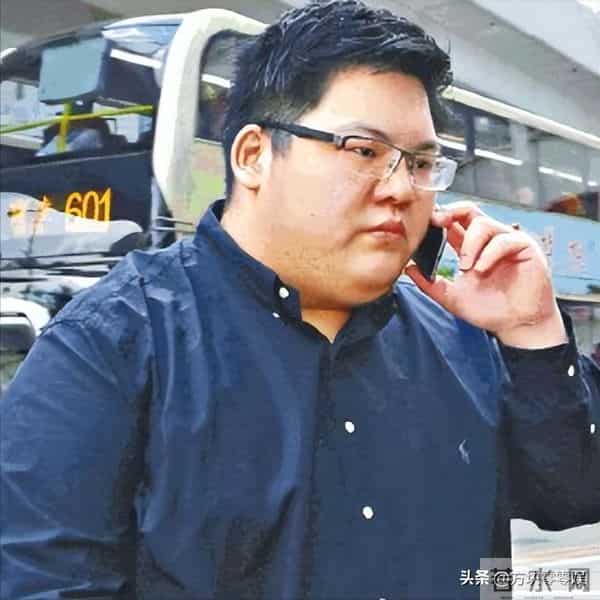 向佑彻底没救了！现身酒吧胖又颓，烟酒不离手 女伴肥腻不如郭碧婷