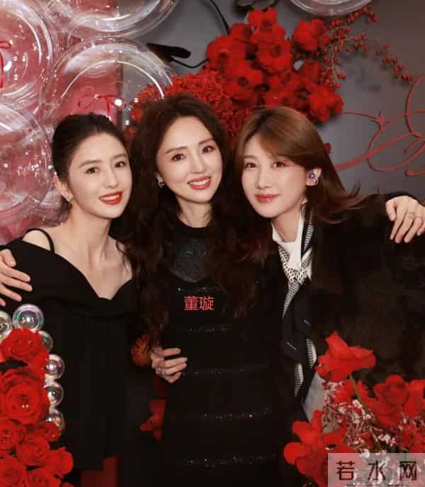 董璇回应婚礼餐标67元，生图脸肿又僵不屑，大聊婚后生活合不拢嘴