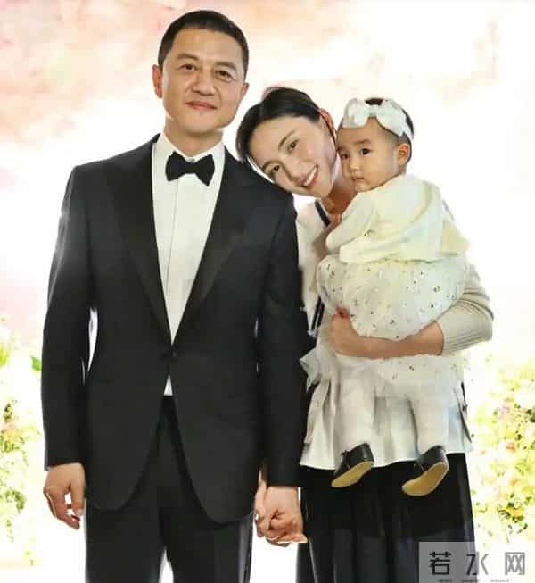 海哈金喜离婚后晒女儿！3岁夏夏哄妈妈开心，新家一地玩具显拥挤