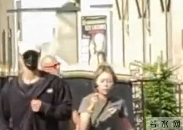 有人遭殃有人享福，跪地服务、拳打脚踢，这些明星不把助理当人看