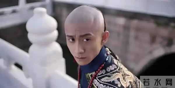 被“发腮”的张一山惊艳，33岁终于长开，网友：杨紫得避嫌了