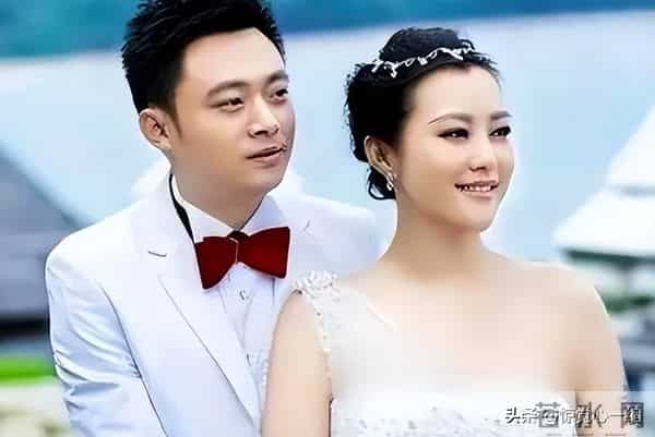 与刘烨离婚6年后，她独自带着双胞胎儿子生活，郝蕾如今后悔吗？