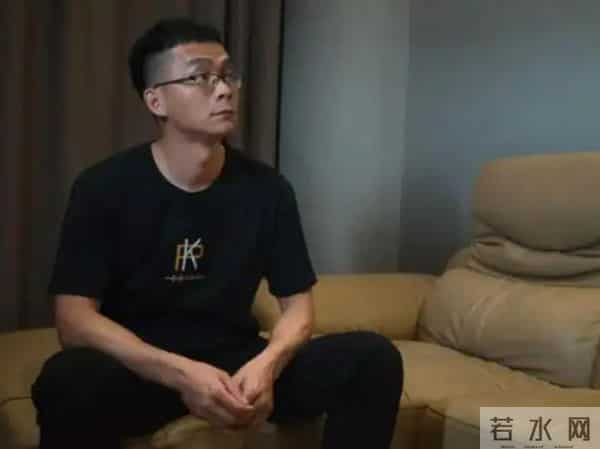 高考16次,36岁唐尚珺宣布直播带货:与两名女生校友组成团队,商品橱窗多为抽纸、垃圾袋等生活用品。