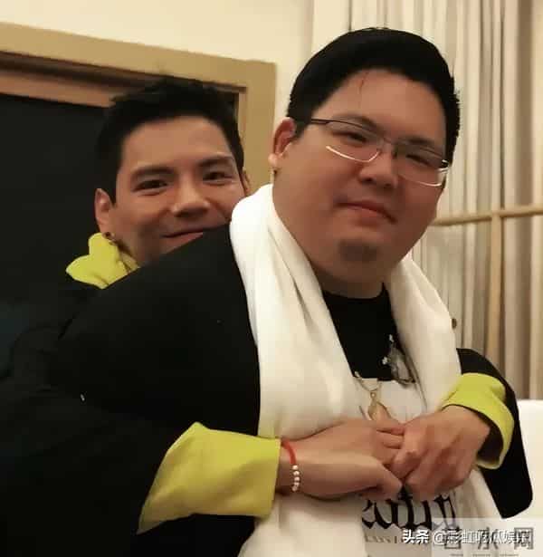 向太小儿子向佑没救了！带胖妞夜店嗨玩抽烟喝酒，彻底放飞自我