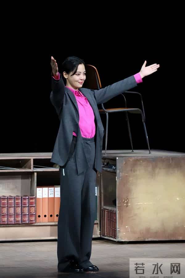 官媒锐评辛芷蕾郝蕾风波，言辞犀利没有维护，陈道明真没说错