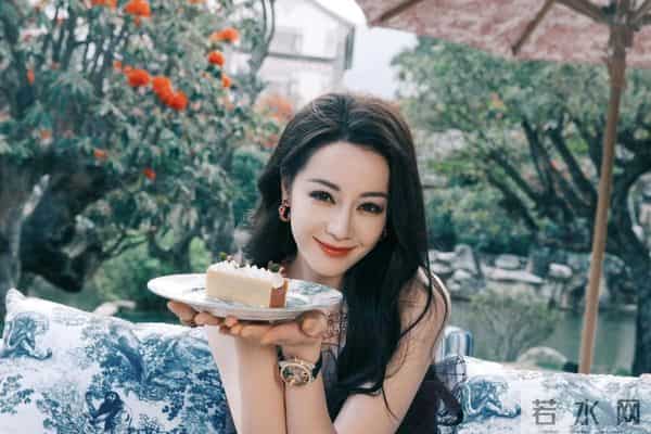 钱再多有什么用？迪丽热巴病情重到连夜停工，路透面色惨白瘦脱相