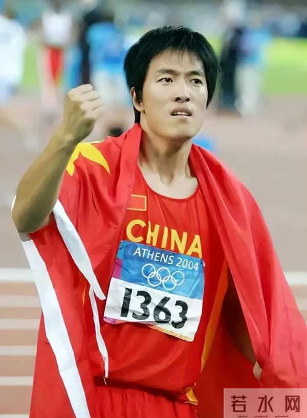 42岁刘翔现状曝光,常年海外度假,凭终身协议吸金,远离黑粉!