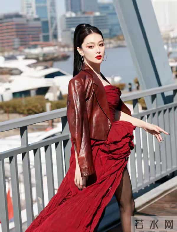 张馨予——烈焰红唇,火辣身材,性感黑丝