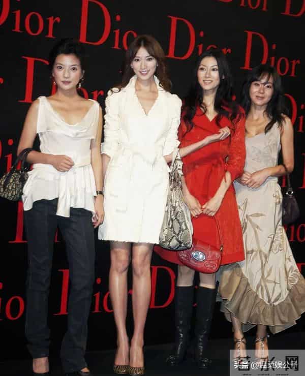 天啊！看到林志玲和小13岁刘亦菲同框，才懂王晶为啥说她很一般了