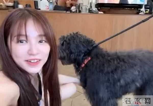 尹恩惠晒新照:在LA打卡咖啡屋,白背心短裤好清爽!