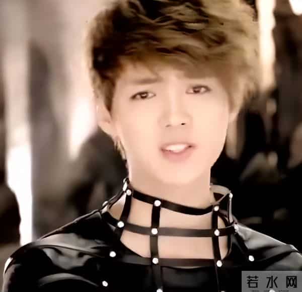 关系藏不住了！鹿晗为陈赫庆生，与关晓彤之间的感情不言而喻