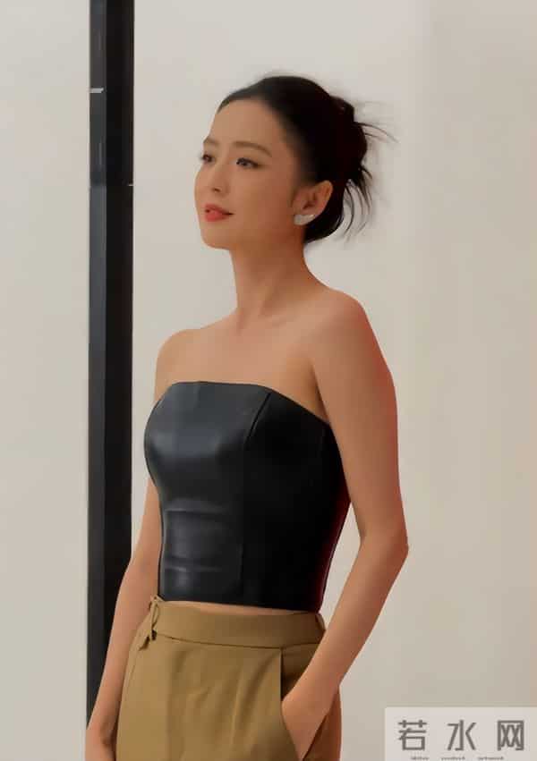 董璇回应婚礼餐标67元，生图脸肿又僵不屑，大聊婚后生活合不拢嘴