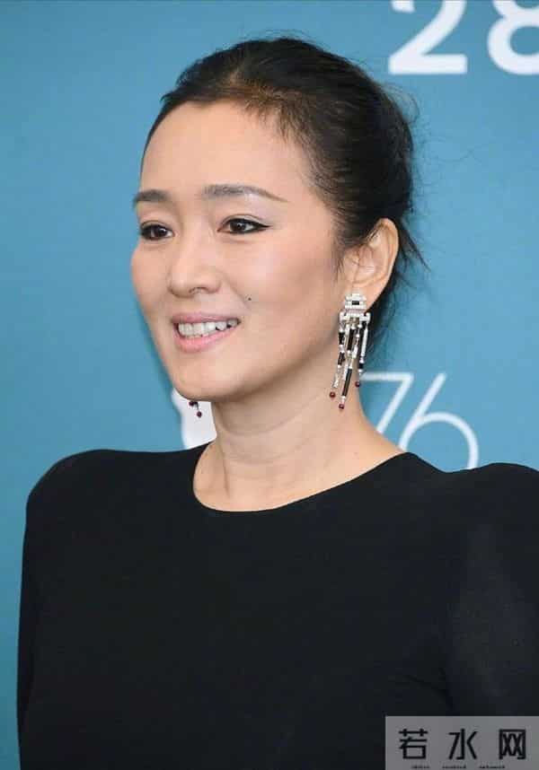 卡地亚这一夜，人情世故、江湖地位，在巩俐身上体现得淋漓尽致