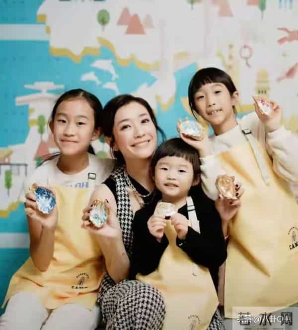 她宁愿单身也不接受谢霆锋,转身嫁豪门生4娃,如今46岁幸福美满