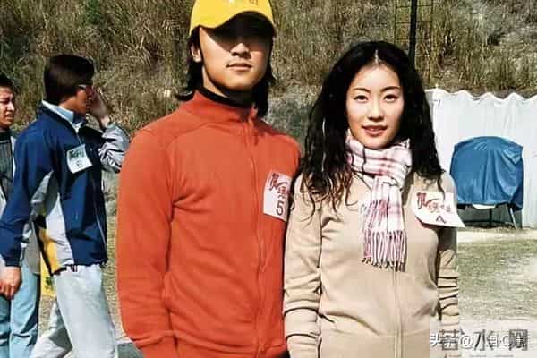 她宁愿单身也不接受谢霆锋,转身嫁豪门生4娃,如今46岁幸福美满