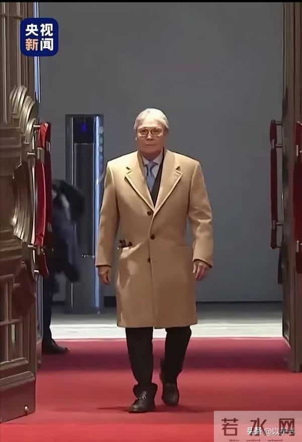 霍家人全运会为郭晶晶喝彩，霍启山与叔叔坐一起，为何不见霍启刚