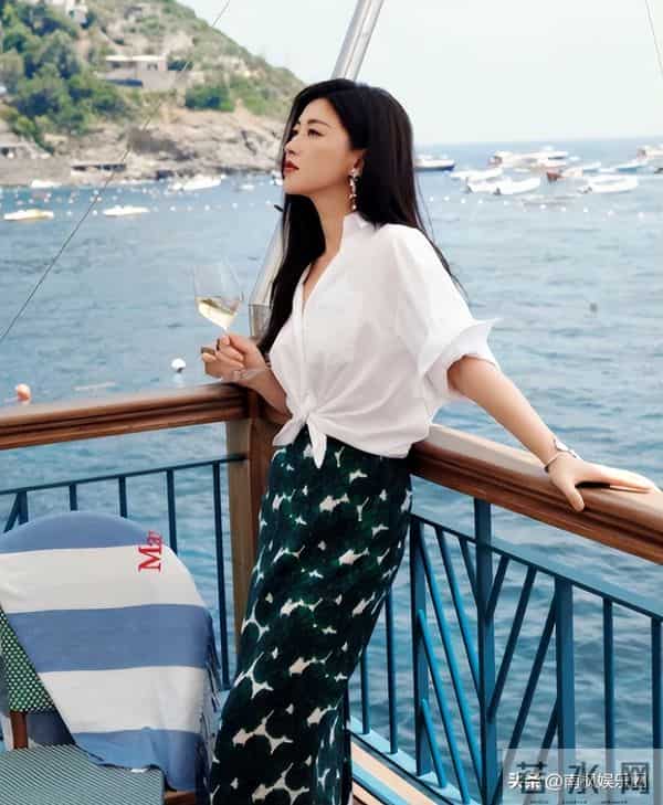 这一夜，59岁巩俐秒了41岁朱珠，不要怀疑任何一张演电影女主的脸